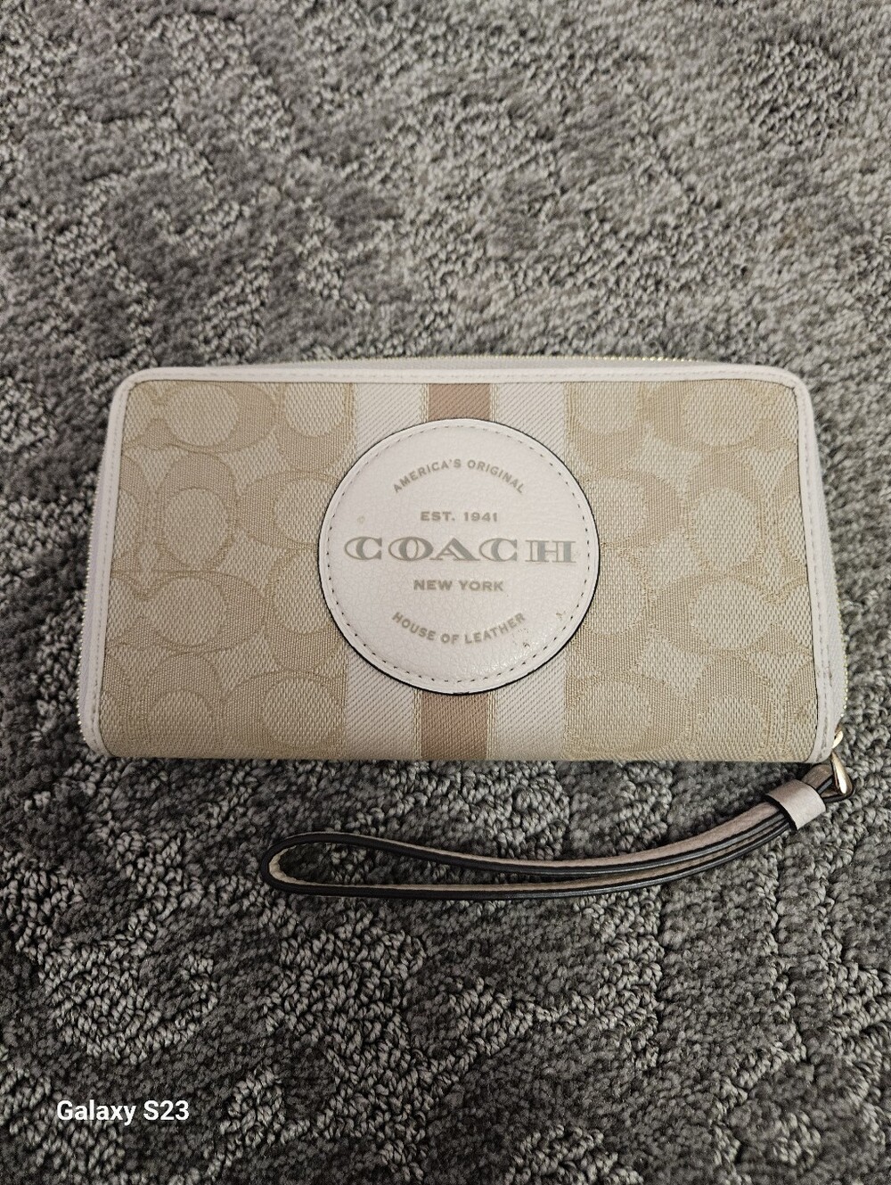 DEMPSEY LARGE PHONE WALLET IN SIGNATURE JACQUARD W/ STRIPE & COACH PATCH